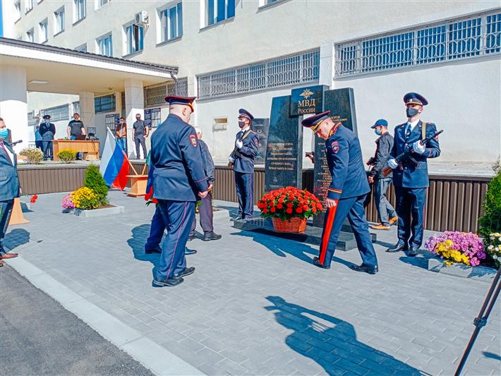 Росгвардейцы приняли участие в открытии памятника погибшим сотрудникам правоохранительных органов в Нарткале