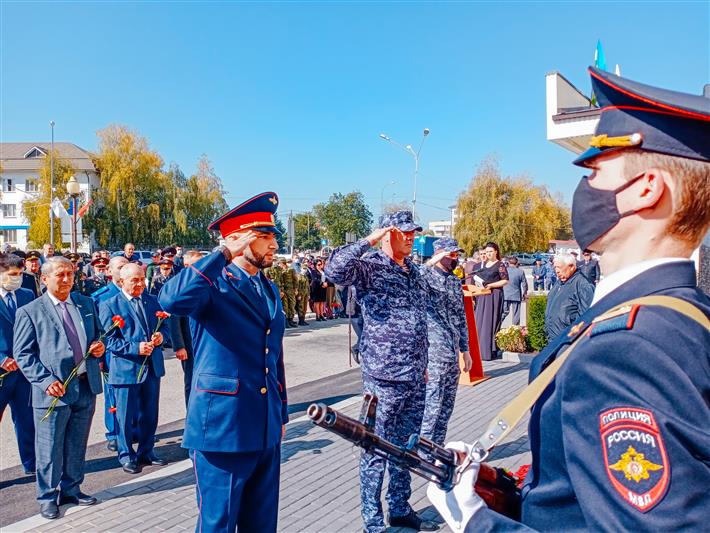 Росгвардейцы приняли участие в открытии памятника погибшим сотрудникам правоохранительных органов в Нарткале