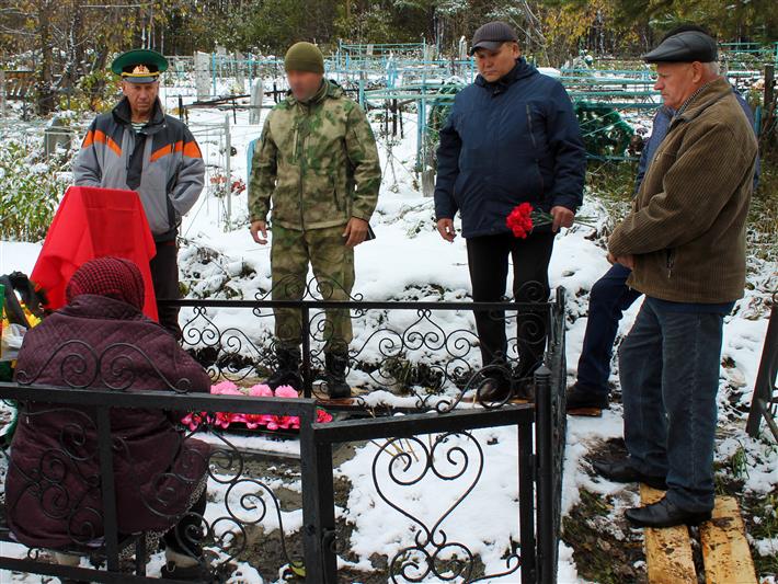 В Алтайском крае росгвардейцы открыли памятник боевому товарищу