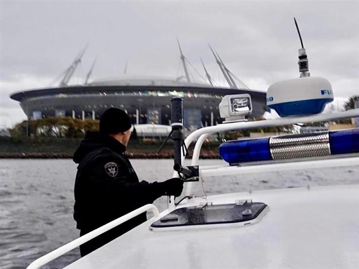В Санкт-Петербурге сотрудники и военнослужащие Росгвардии приняли участие в охране правопорядка при проведении футбольного матча Российской премьер-лиги