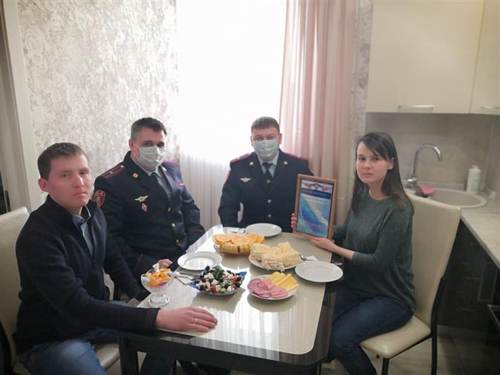 В Ульяновской области руководители отделов вневедомственной охраны выразили благодарность семьям новоиспеченных сотрудников 