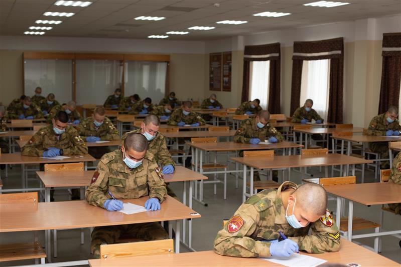 В Новосибирске военнослужащие Росгвардии написали «Тотальный диктант»