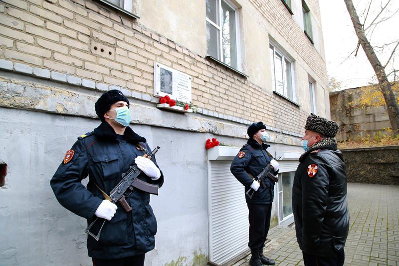 В Челябинске почтили память сержанта милиции Марата Махмутова