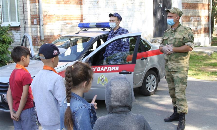 В Тюмени сотрудники Росгвардии  присоединились к социально значимому проекту «Берегите себя» 