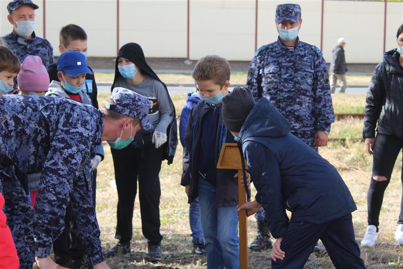 В Саратове высадили сад памяти к юбилею Приволжского округа Росгвардии