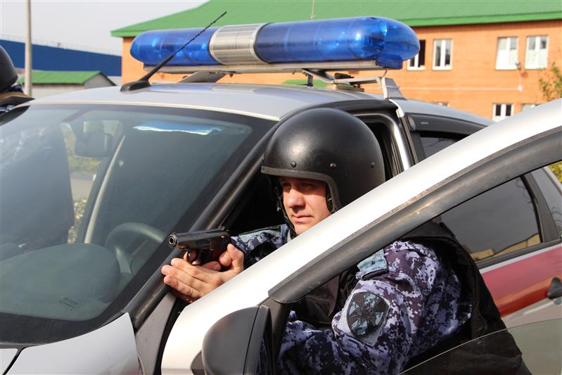 В Центральном округе Росгвардии сотрудники вневедомственной охраны принимают поздравления с профессиональным праздником 