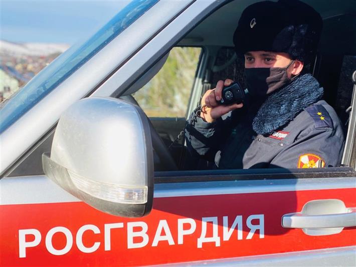 Сотрудники Росгвардии оказали доврачебную помощь жителю Алтая, у которого случился приступ эпилепсии
