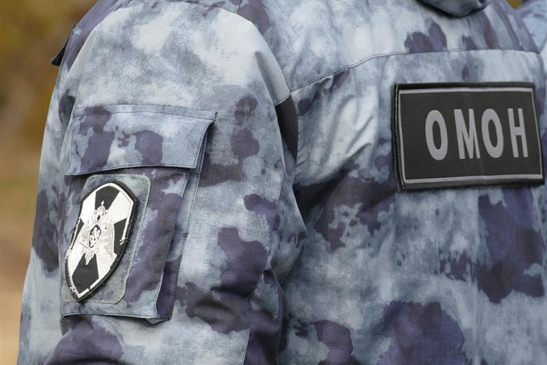 На западе Тувы сотрудники ОМОН пресекли незаконный оборот наркотиков