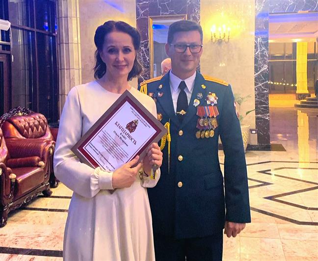 Артисты ансамбля песни и пляски Северо-Кавказского округа Росгвардии поздравили труппу грозненского театра с открытием театрального сезона 