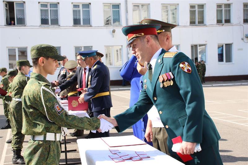 В Кабардино-Балкарии росгвардейцы поздравили с посвящением в кадеты воспитанников профильной школы-интерната 
