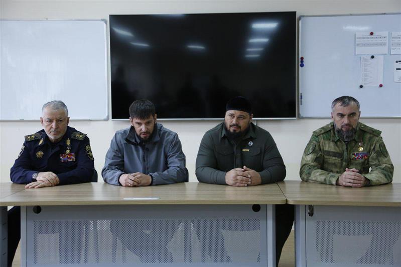 В Гудермесе вручили ведомственные награды Росгвардии инструкторам Российского университета спецназа