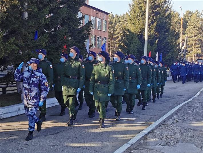 Первые новобранцы осеннего призыва из Иркутской области отправились на службу в воинские части Росгвардии (видео)