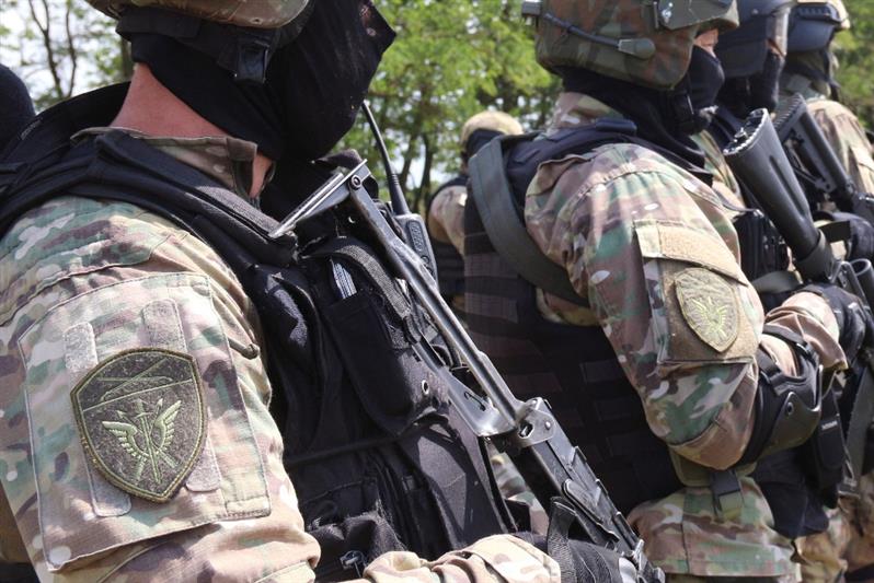 При участии СОБР Росгвардии в Ростове-на-Дону задержан подозреваемый в посредничестве во взяточничестве