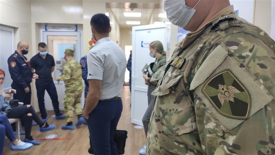 В Севастополе росгвардейцы сдали донорскую кровь