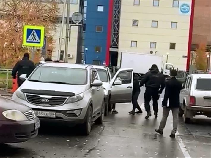 При участии югорского ОМОН Росгвардии  задержан подозреваемый в получении взятки (видео)