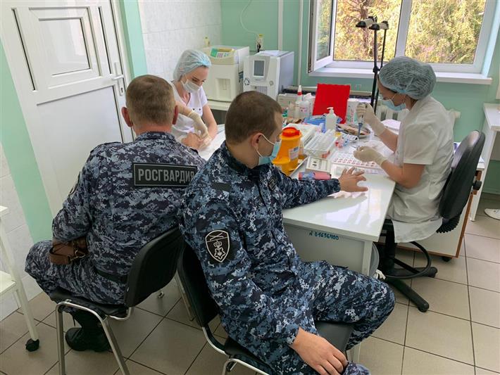 В Краснодаре сотрудники Росгвардии стали донорами крови