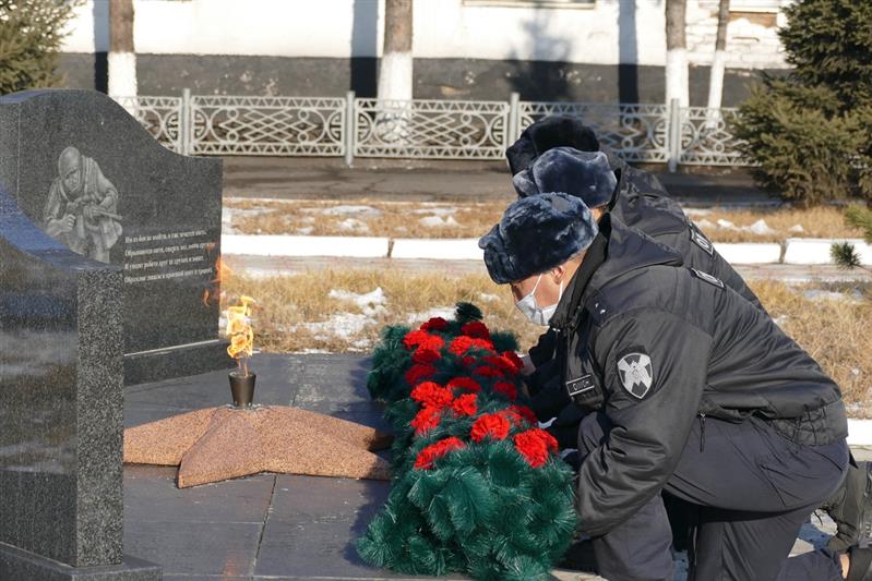 В Сибирском округе Росгвардии прошли мероприятия, приуроченные ко Дню памяти погибших правоохранителей