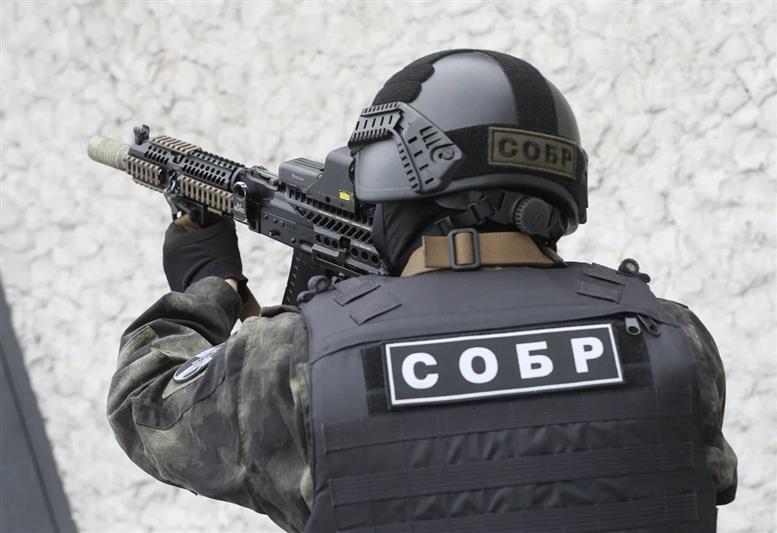 В Тюмени при содействии СОБР изъята нелегальная спиртосодержащая и табачная продукция в особо крупном размере (видео)