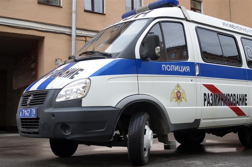 Взрывотехники ОМОН обезвредили боеприпасы времён войны, обнаруженные в городе Кировске Ленинградской области