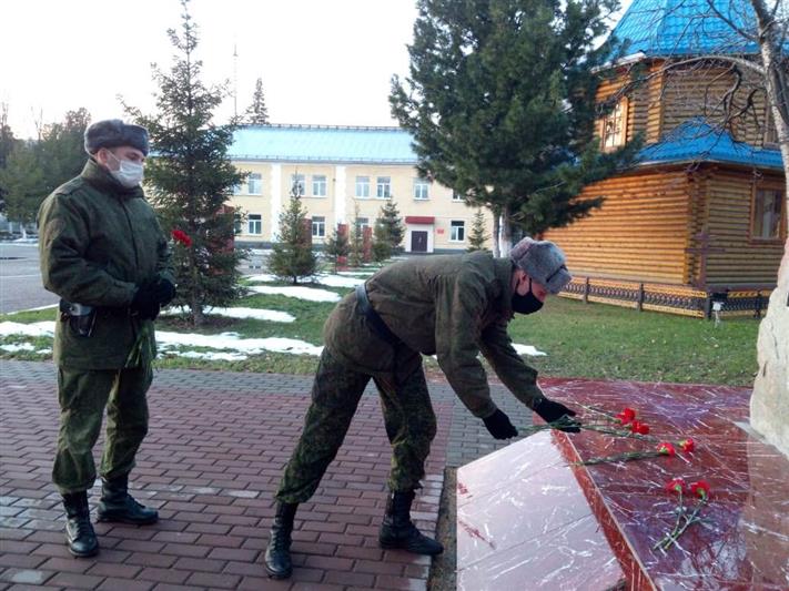 В Сибирском округе Росгвардии прошли мероприятия, приуроченные ко Дню памяти погибших правоохранителей