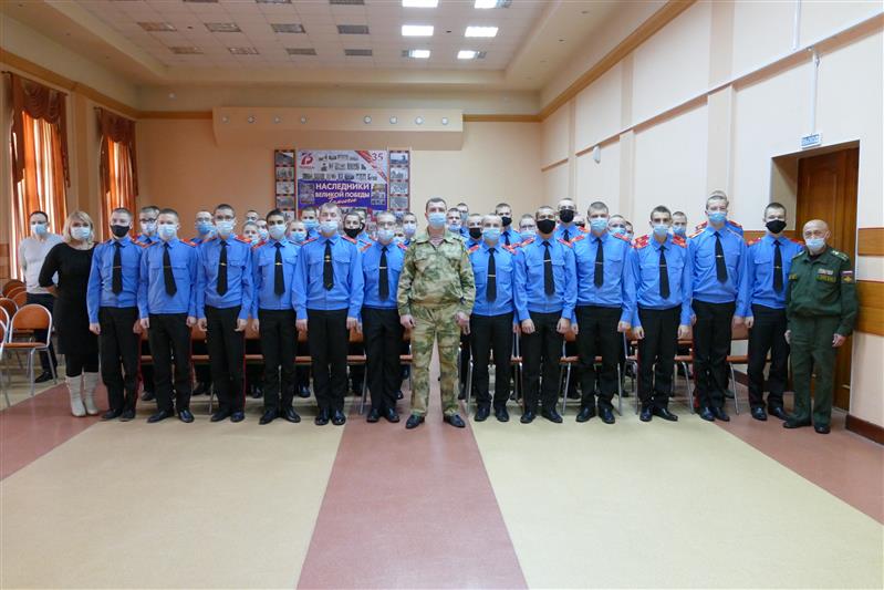 В Томске представители Росгвардии рассказали кадетам о специфике службы и пригласили в будущем пополнить ряды ведомства