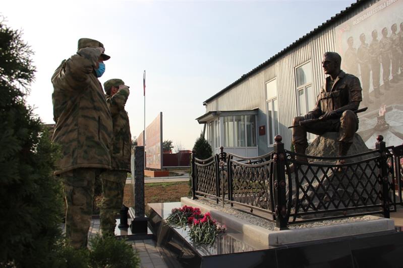 В Объединенной группировке войск (сил) поздравили военнослужащих и ветеранов подразделений разведки