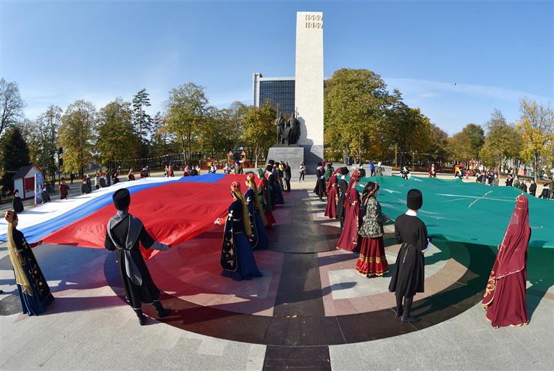 Военнослужащие и сотрудники Южного округа Росгвардии приняли участие в мероприятиях, посвященных Дню народного единства