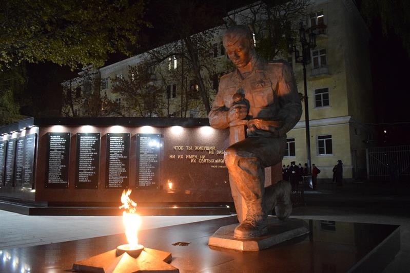 Руководитель дагестанского управления Росгвардии принял участие в акции «Свеча памяти»