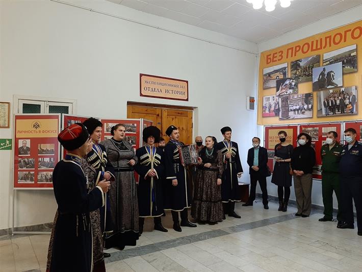 Врио руководителя ставропольского управления Росгвардии принял участие в открытии фотовыставки «Без прошлого нет будущего!» 
