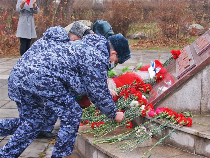 Хакасские росгвардейцы отдали дань памяти землякам, погибшим при исполнении служебного долга  