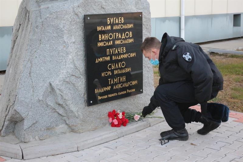 В Хабаровске росгвардейцы почтили память боевых товарищей, погибших при исполнении служебных обязанностей