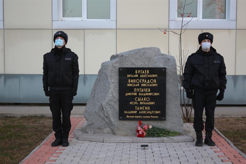 В Хабаровске росгвардейцы почтили память боевых товарищей, погибших при исполнении служебных обязанностей