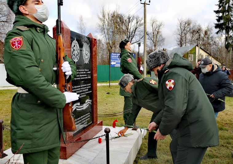 В Подмосковье открыли обелиск, посвященный 256-ой Краснознамённой Нарвской стрелковой дивизии войск НКВД