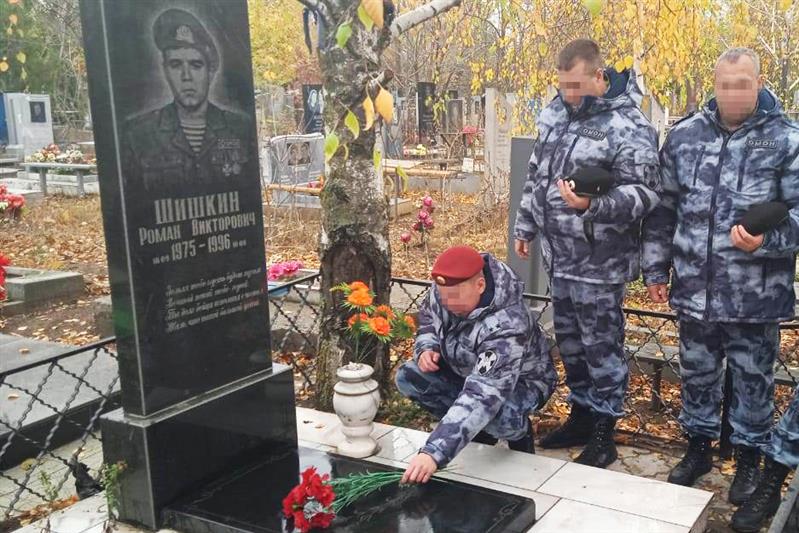 В Ростовской области росгвардейцы почтили память коллег, погибших при выполнении служебного долга