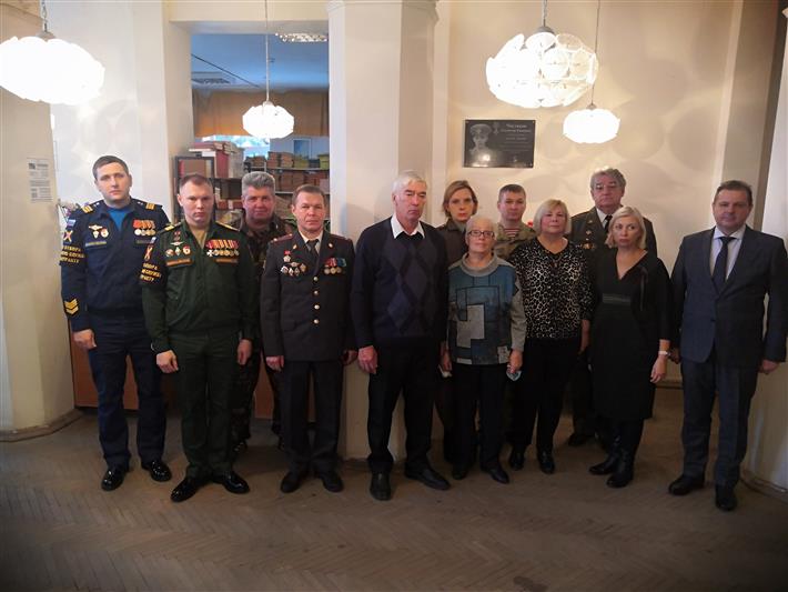 Во Владимире открыли памятную доску погибшему военнослужащему войск правопорядка Владимиру Чистякову
