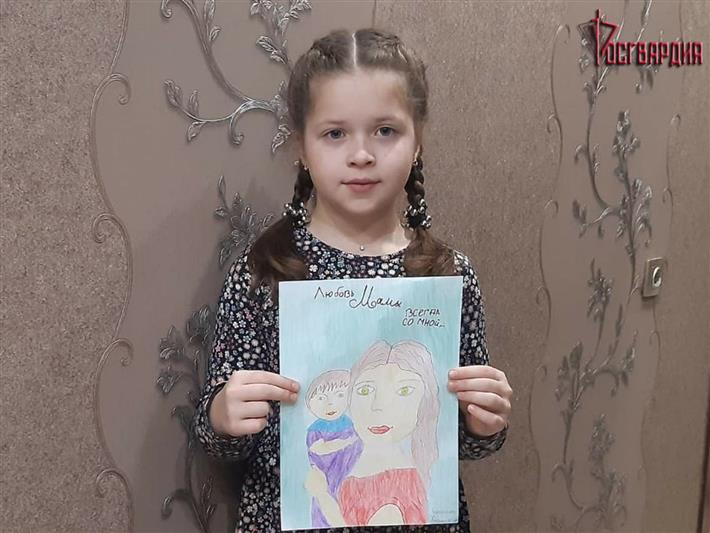 Конкурс рисунков среди детей росгвардейцев прошёл в Ангарске в канун Дня матери 
