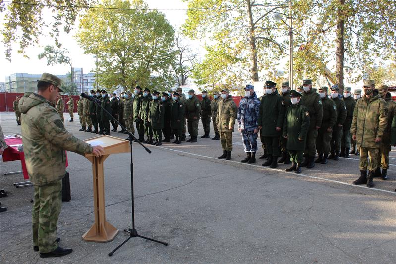 В севастопольском полку Росгвардии торжественно проводили военнослужащих, уволенных в запас