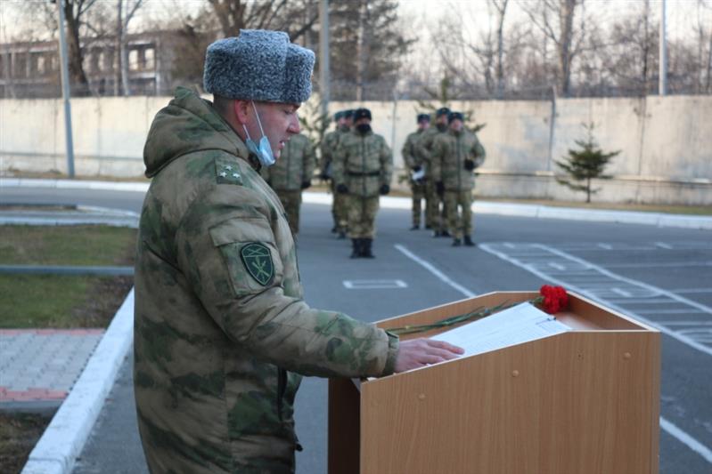 В Хабаровске росгвардейцы почтили память боевых товарищей, погибших при исполнении служебных обязанностей
