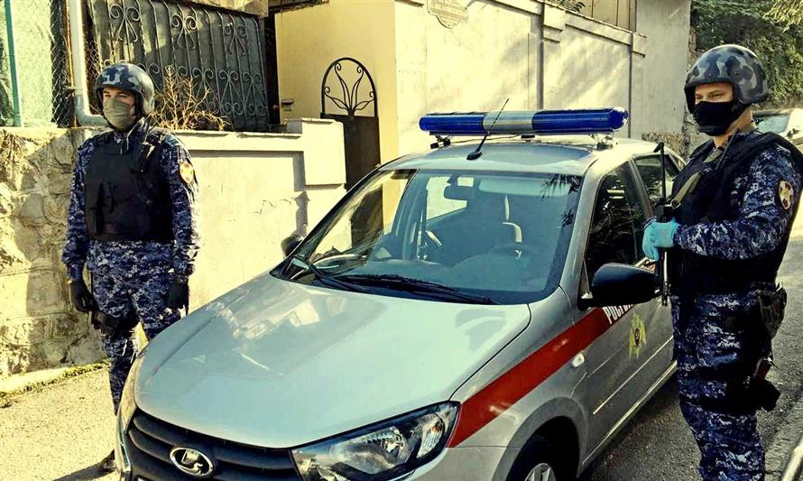  В Ялте сотрудники Росгвардии задержали мужчину, который более года скрывался от правосудия 