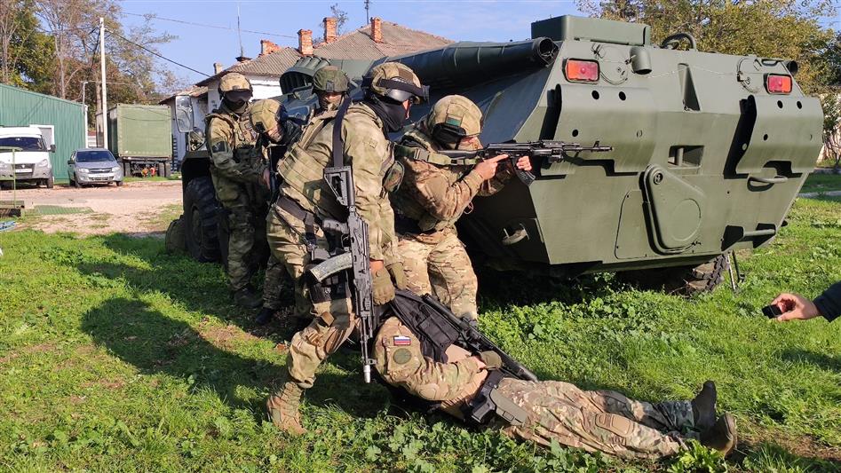 Севастопольские тележурналисты познакомились с аспектами профессиональной подготовки бойцов СОБР (видео)