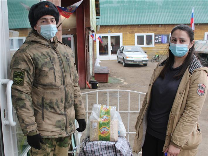 В Иркутске росгвардейцы помогли бездомным животным, пострадавшим от жестокого обращения 