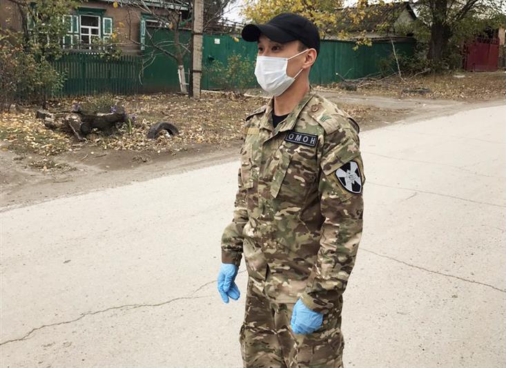 В Ростовской области сотрудник ОМОН Росгвардии спас жизнь пожилой женщине