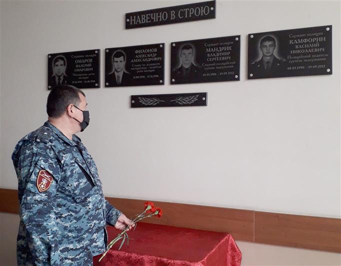 В Ростовской области росгвардейцы почтили память коллег, погибших при выполнении служебного долга