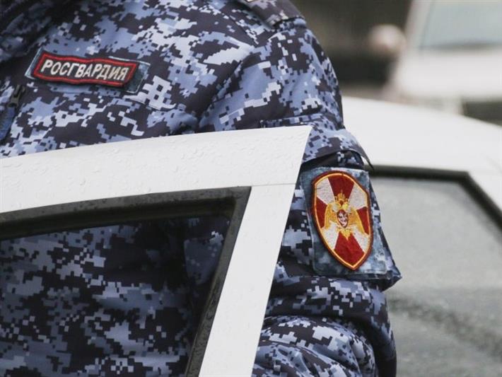 В Алтайском крае сотрудники Росгвардии задержали подозреваемого в уличном грабеже