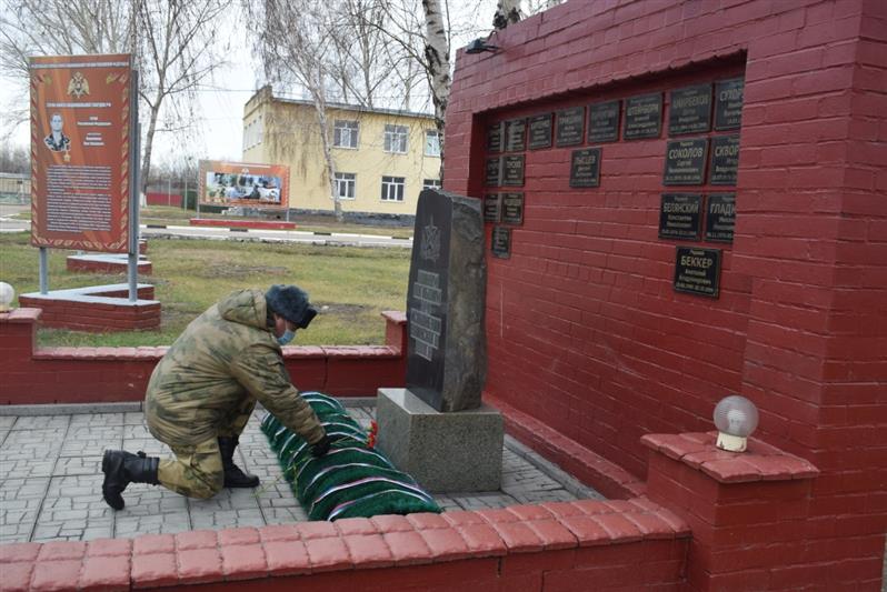 В Сибирском округе Росгвардии прошли мероприятия, приуроченные ко Дню памяти погибших правоохранителей