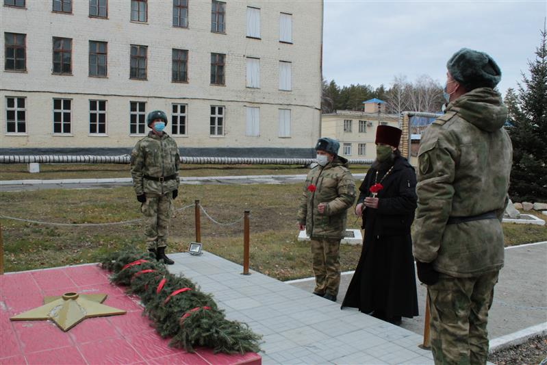 В Сибирском округе Росгвардии прошли мероприятия, приуроченные ко Дню памяти погибших правоохранителей