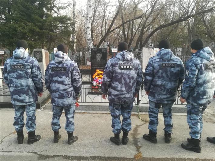 В Сибирском округе Росгвардии прошли мероприятия, приуроченные ко Дню памяти погибших правоохранителей