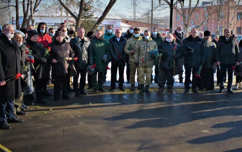В Амурской области открыли памятник офицеру войск правопорядка Герою России Ивану Маслову