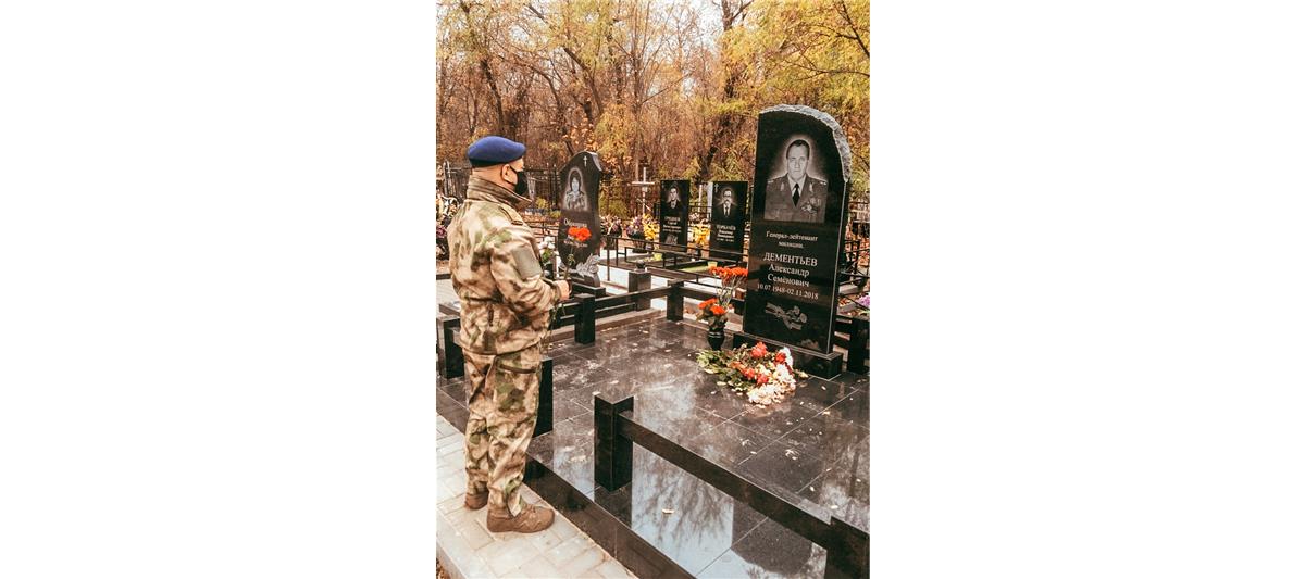 Росгвардейцы в Воронеже почтили память боевых товарищей 