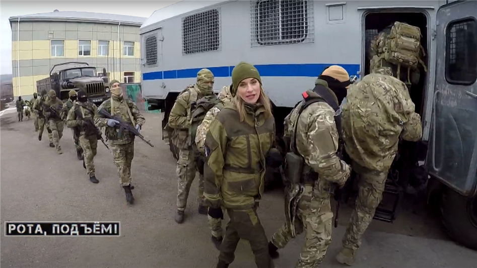 Корреспондент приморского телеканала поучаствовала в полевом выходе ОМОН Росгвардии (видео)